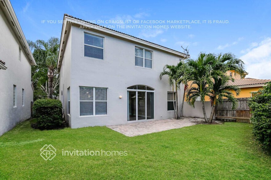 Building Photo - 1145 E Magnolia Cir