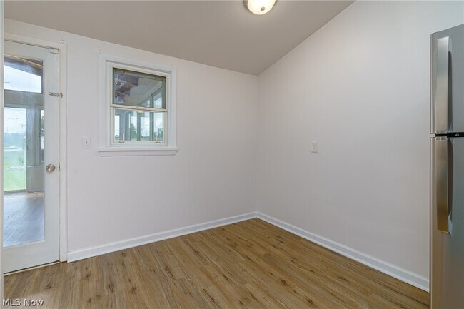 Building Photo - 9081 Royalton Rd
