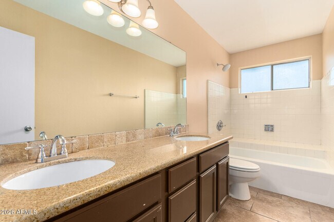 Building Photo - 1890 E Loma Vista Dr