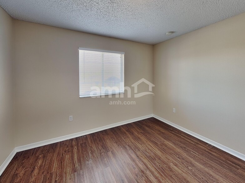 Building Photo - 330 Salmon Ct