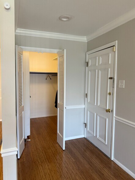 Building Photo - 10315 Forest Brook Ln