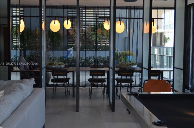 Building Photo - 121 NE 34th St