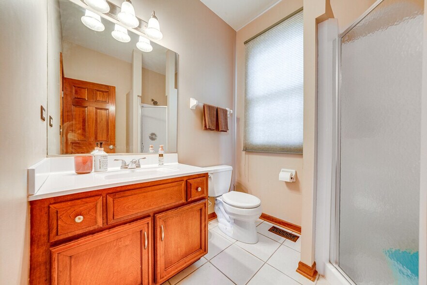 Building Photo - 3423 Goldfinch Dr