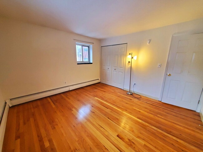 Building Photo - 245 Kelton St