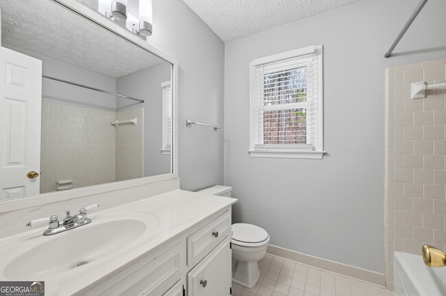 Building Photo - 4229 N Mountain Rd NE