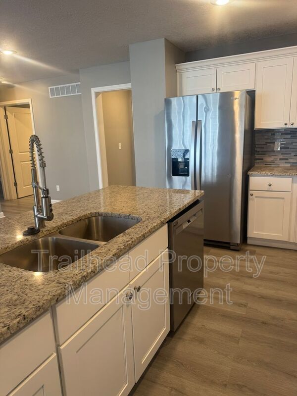 Building Photo - 603 Hillcrest St