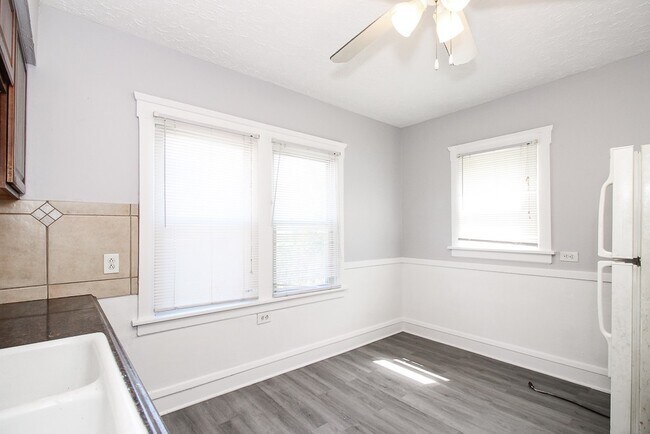 Building Photo - 3071 W 111th St