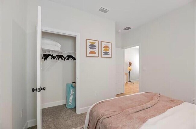 Building Photo - 2047 Hansel Hl Dr