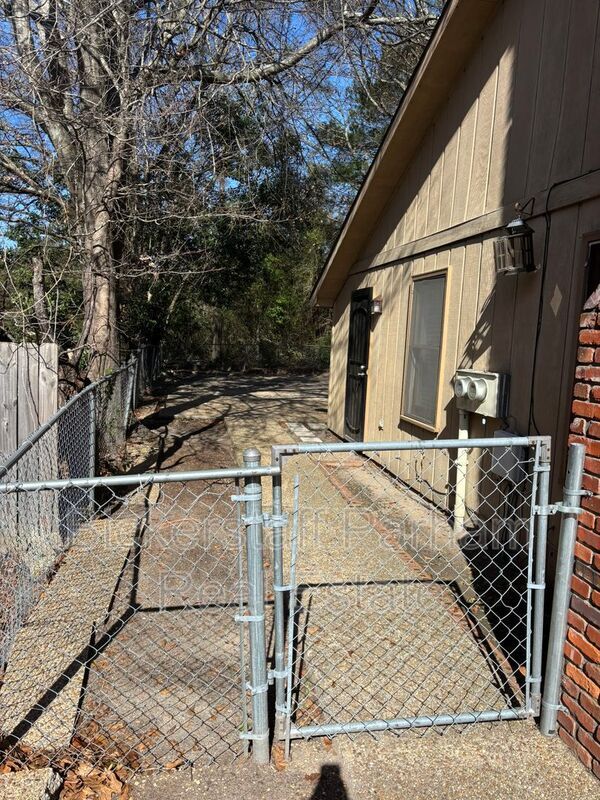 Building Photo - 6313 Olde Towne Dr