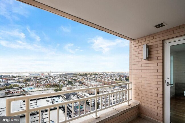 Building Photo - 100 Harborview Dr