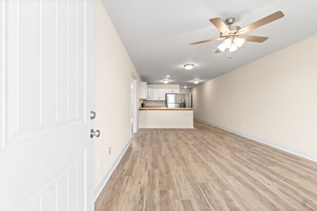 Building Photo - 2 Bedroom Apartment For Rent in Guthrie KY!