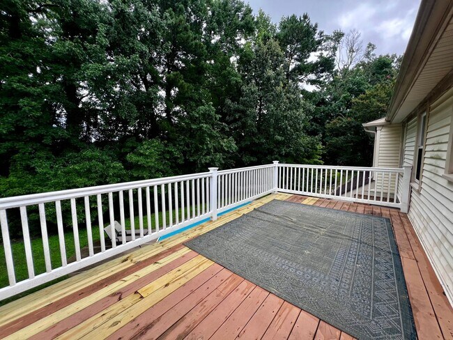 Building Photo - Large 6 bedroom home with Pool in Virginia Beach