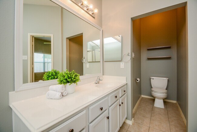 Building Photo - 24914 Oconee Dr