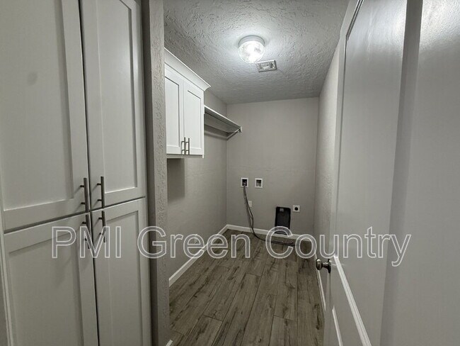 Building Photo - 21025 E 40th Pl S