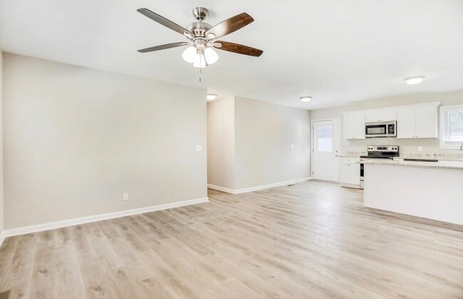 Building Photo - 3068 Rollingwood Ln SE