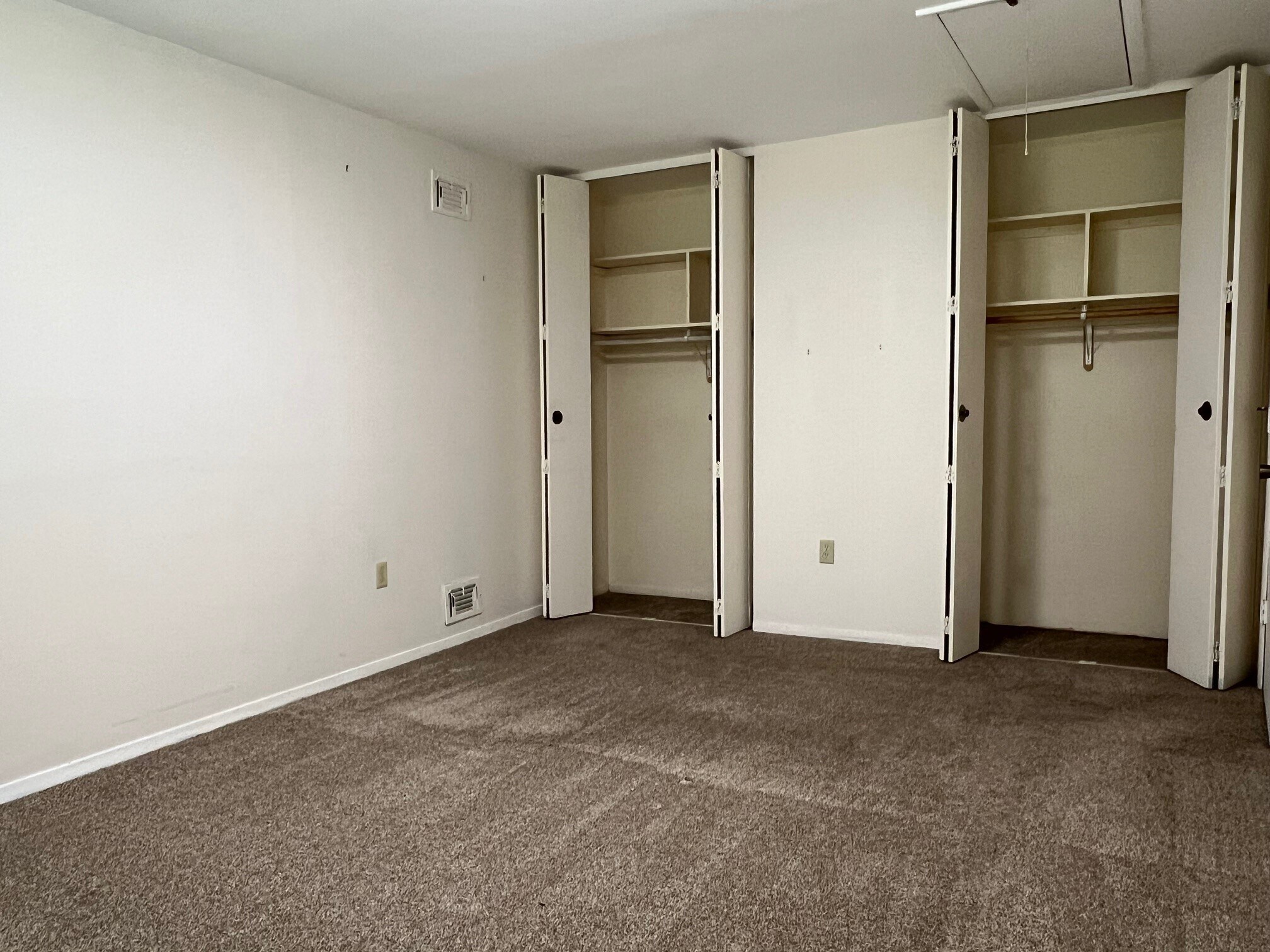 Primary with lots of closets - 1006 Holly Walk
