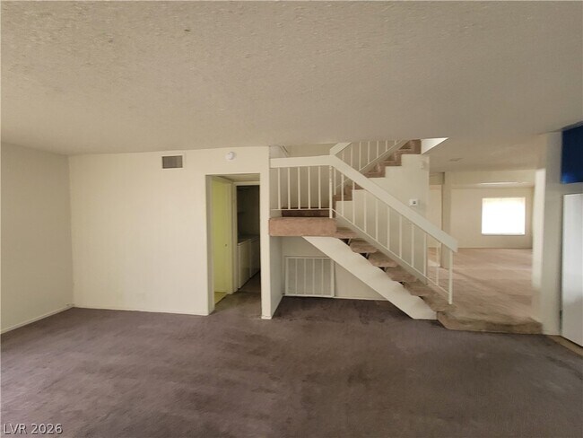 Building Photo - 4760 Woodridge Rd