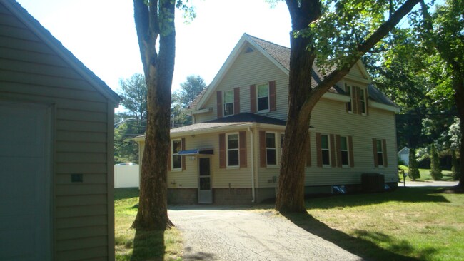 Building Photo - 818 Amesbury Rd