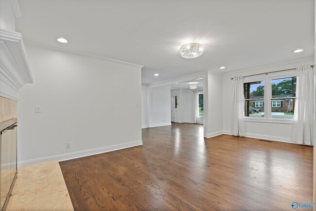 Building Photo - 818 Esslinger Rd SE