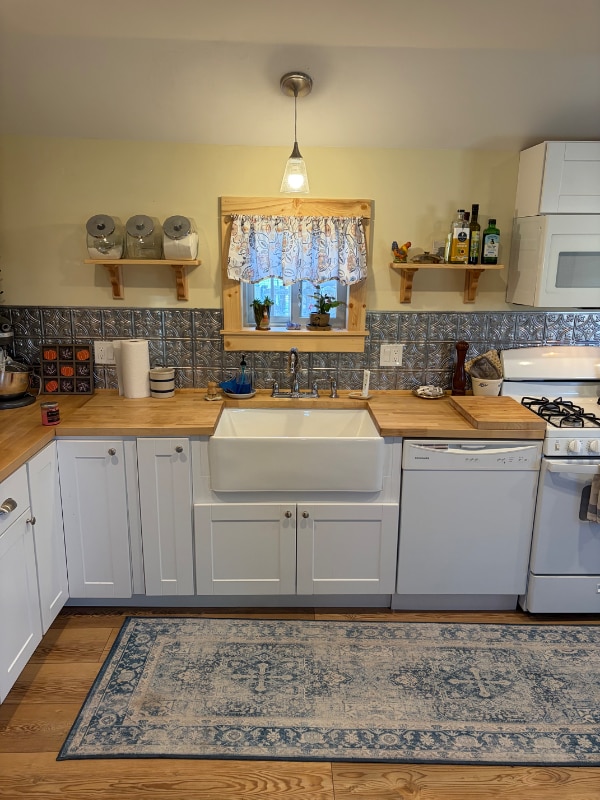 Building Photo - 613 Main St