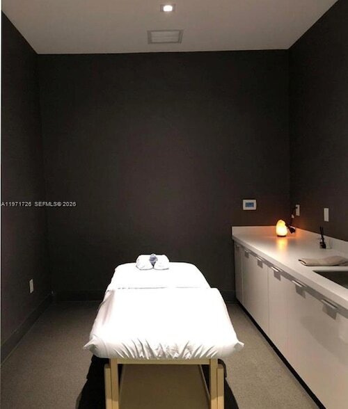 Building Photo - 1600 NE 1st Ave