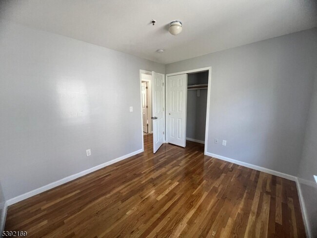 Building Photo - 28 Kent St