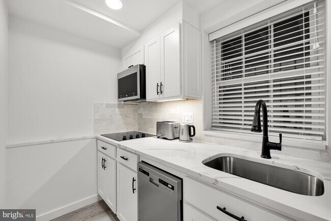 Building Photo - 1821 19th St NW