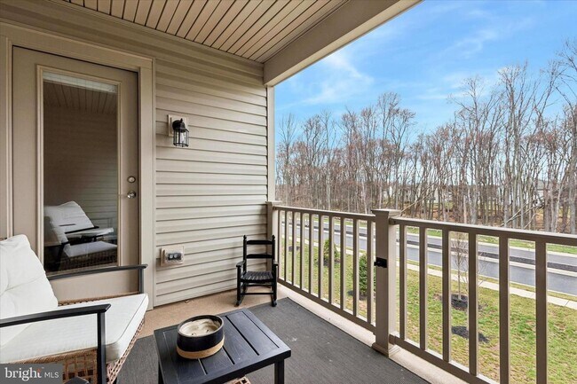 Building Photo - 619 America Dr