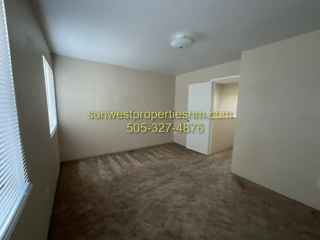 Building Photo - 2 Bedroom, 1.5 Bathroom with Garage