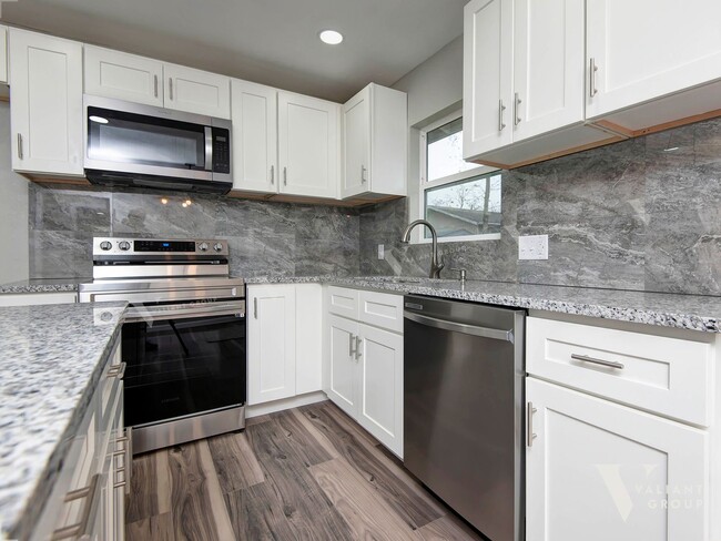 Building Photo - Spacious 4-Bedroom, 3-Bath Home for Rent i...