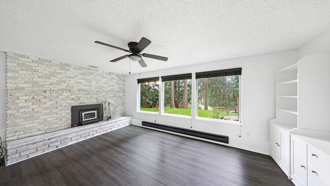 Building Photo - 3 Bed 2 Bath - Large Backyard - Groups - N...