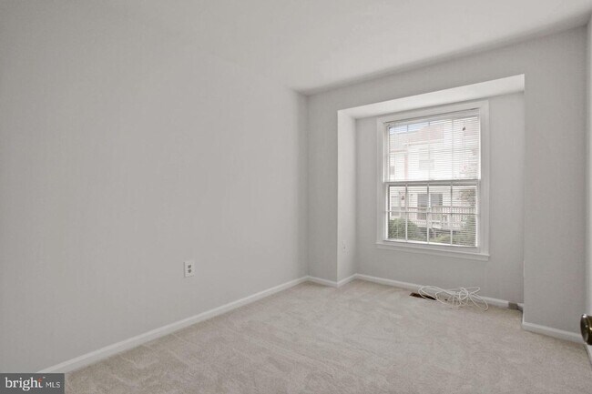 Building Photo - Townhome in Pinecrest