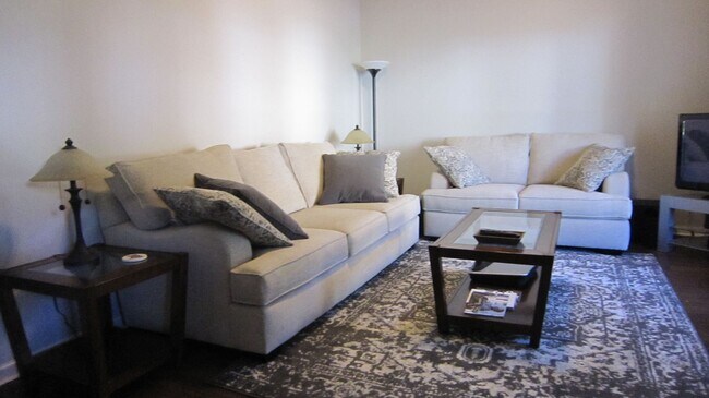Building Photo - Exclusively Offered by Muse Realty Rentals