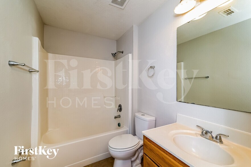 Building Photo - 129 Aurora Ln