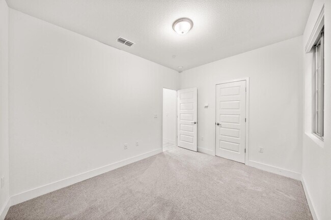 Building Photo - 10523 Tenor Way