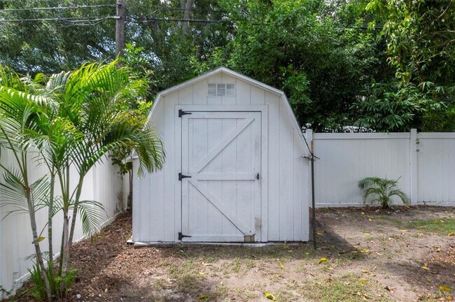 Building Photo - 5840 Dartmouth Ave N