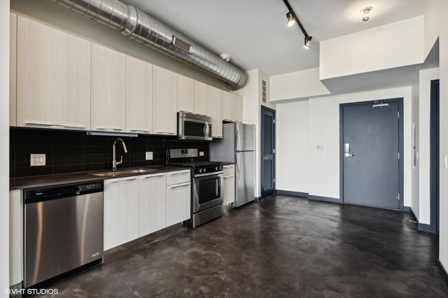 Building Photo - 1647 N Milwaukee Ave