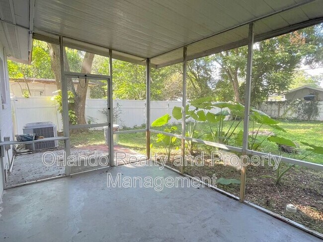 Building Photo - 2611 Pembrook Dr