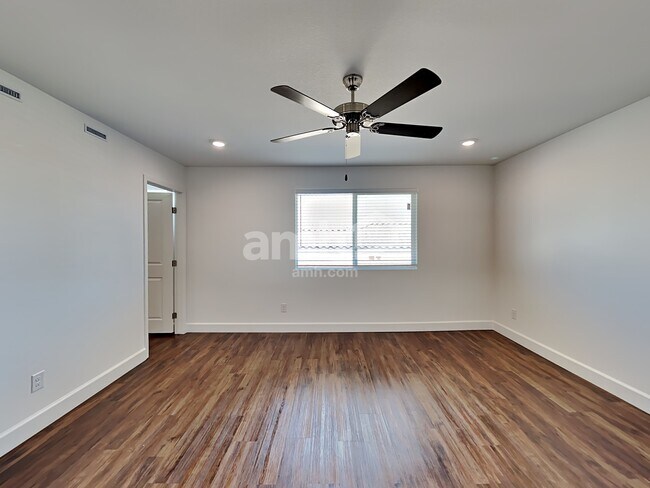 Building Photo - 4840 Blushing Star St