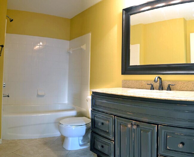 Building Photo - Luxury 3 bedroom 2 bath condo in Lakewood Ranch