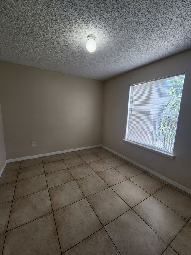 Building Photo - Available Now : 2 Bedroom 2 Bath Condo