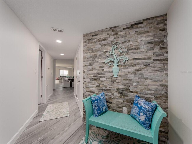 Building Photo - 240 Sand Key Estates Dr