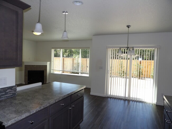 Building Photo - Beautiful Home!  Close to Downtown Hillsboro!