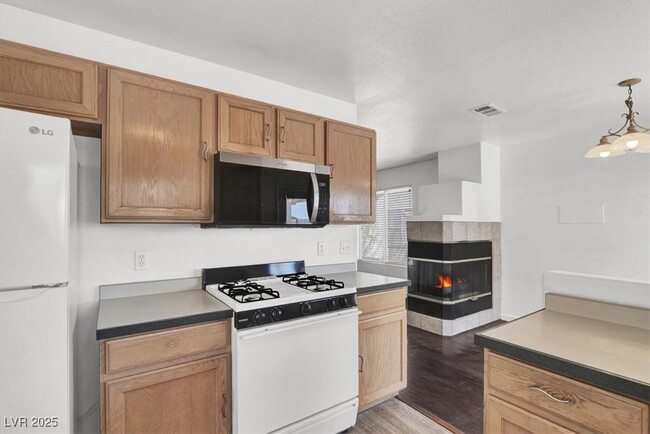 Building Photo - 8217 Beekman St