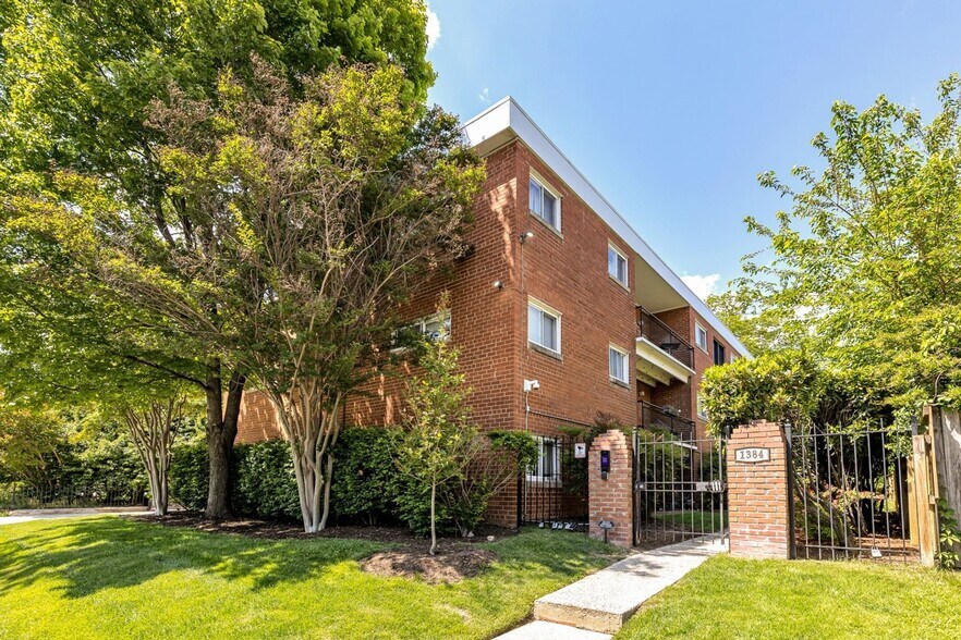 Building Photo - 1384 Bryant St NE