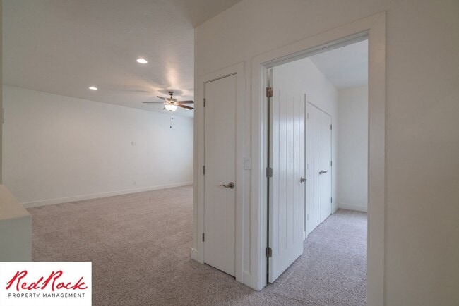 Building Photo - Pet Friendly 4 Bedroom Little Valley Home ...