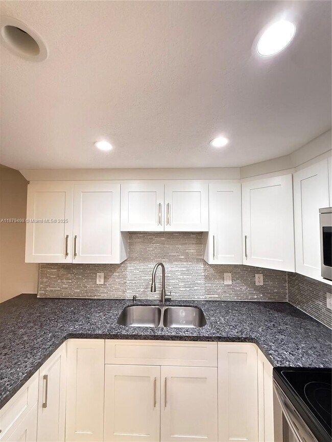 Building Photo - 1801 S Ocean Dr