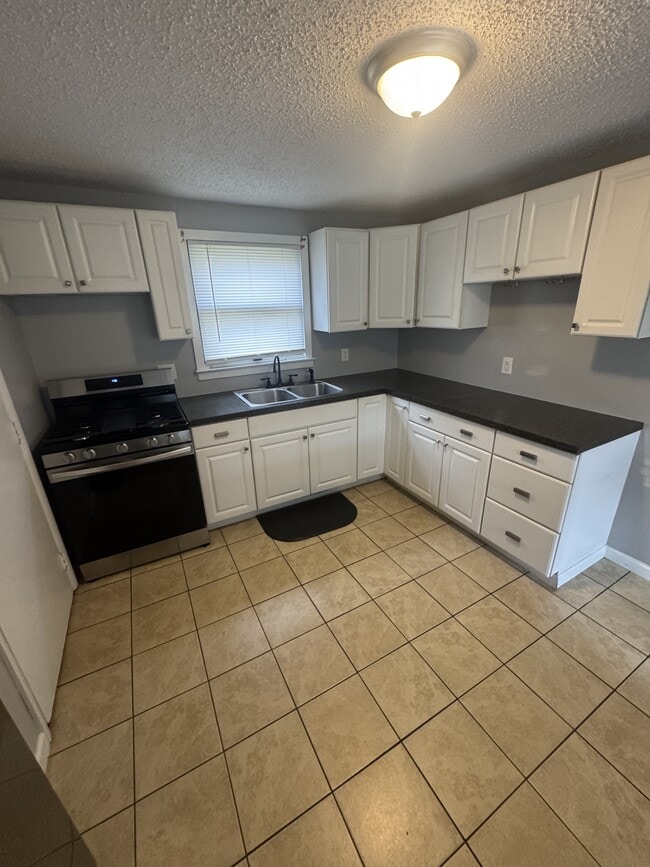 Building Photo - 616 Boston Rd