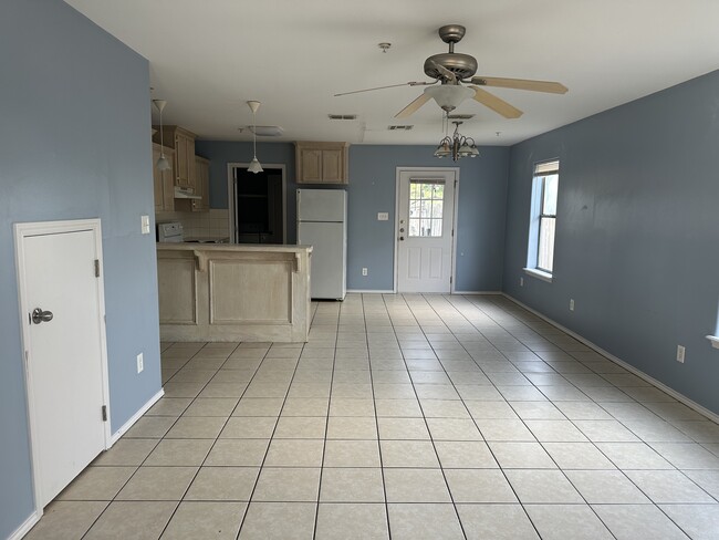 Primary Photo - 1503 Kiwi Ave