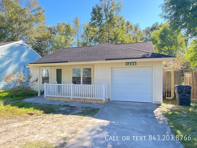 Building Photo - Lovely 3 bedroom 2 baths House in Moss Poi...